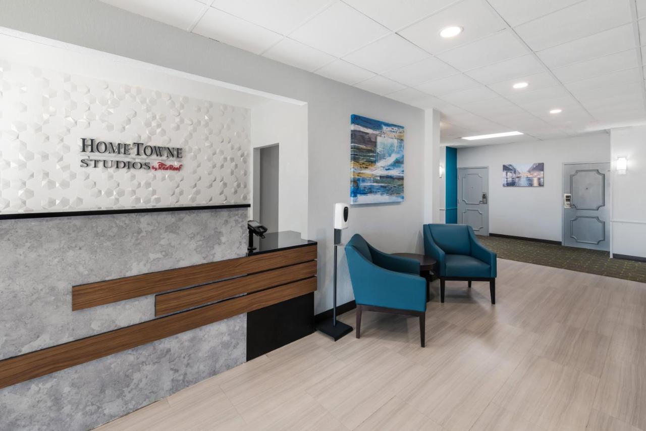 Hometowne By Red Roof - Hampton West Hotel