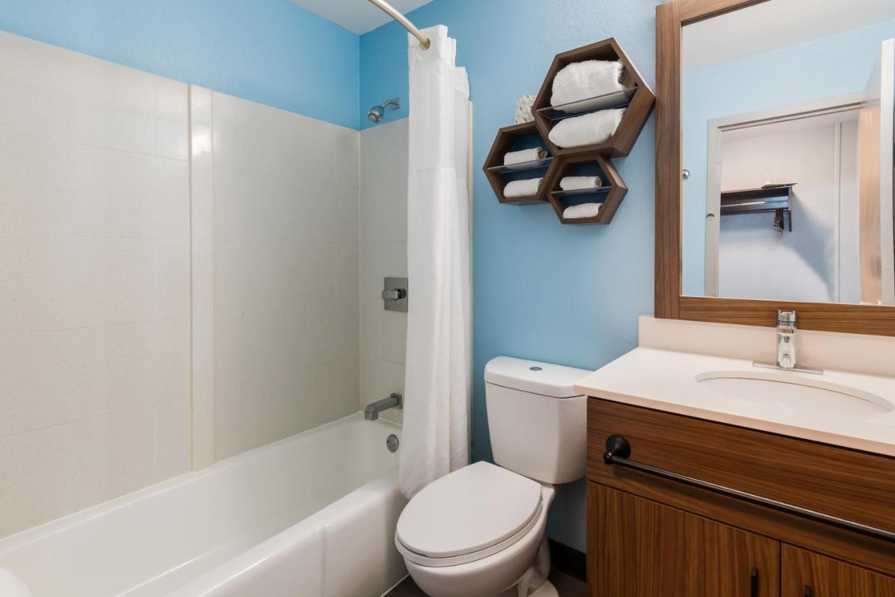 Hotel Hometowne By Red Roof - Hampton West 2*