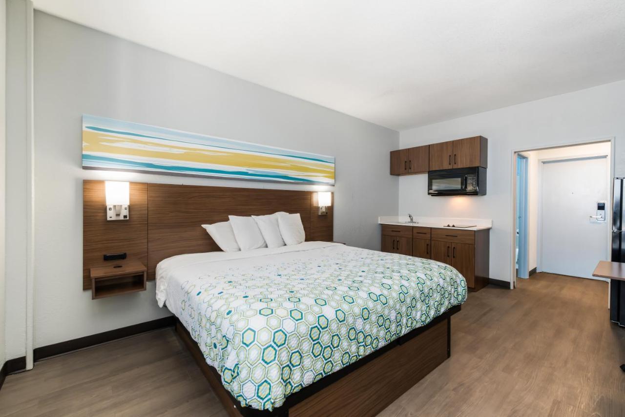Hometowne By Red Roof - Hampton West Newport News